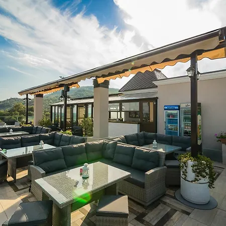 Sunny Castle Hotell 4*