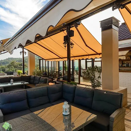 Sunny Castle Hotel