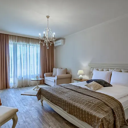 Sunny Castle Hotell 4*