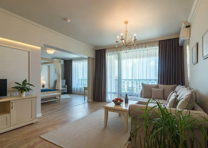 Sunny Castle Hotel 4*