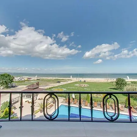 Sunny Castle Отель Кранево