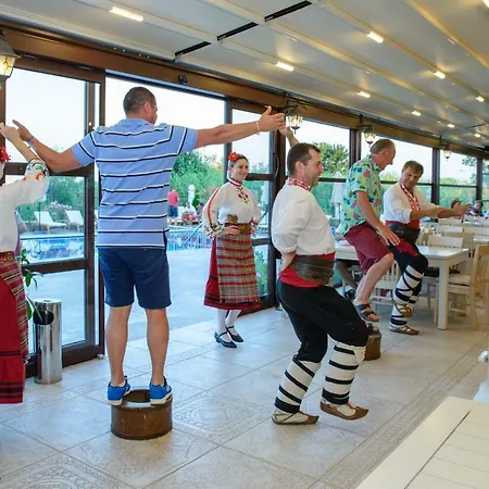 Sunny Castle فندق كرانيفو